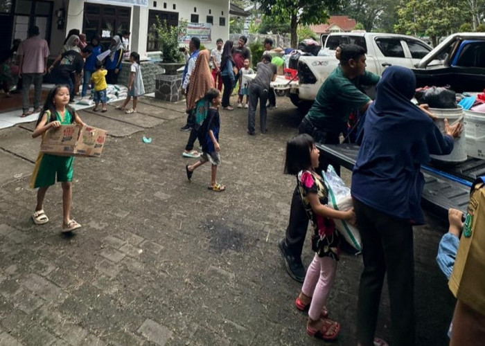 Banjir Surut, Pengungsi di Muba Berangsur Pulang ke Rumah dan Diberi Paket Sembako