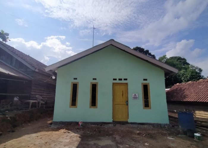 Desa Seratus Lapan Dapat 5 Unit Bedah Rumah dan Pembangunan 5 Unit WC, Dari Dinsos Dan Baznas Muba