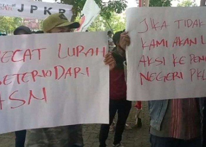 Warga Seterio Ternyata Tidak Hanya Blokade Jalan Tol Palembang - Betung, Mereka Menuntut Lurah Dicopot