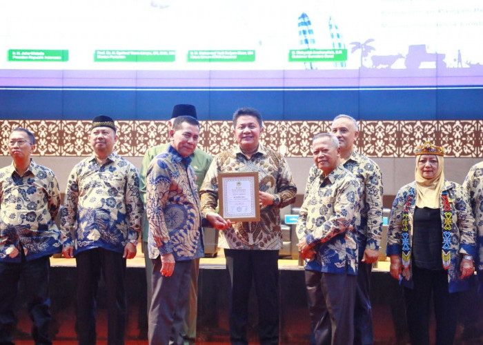 Apresiasi Dari KTNA Nasional, Herman Deru Terima Penghargaan Adhi Bhakti Tani Nelayan Maha Utama 