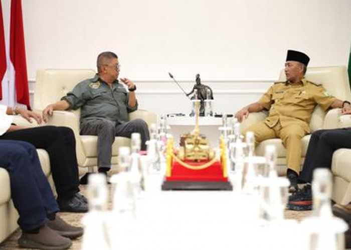 Mantan Gubernur SO Sowan ke Pj Bupati Apriyadi