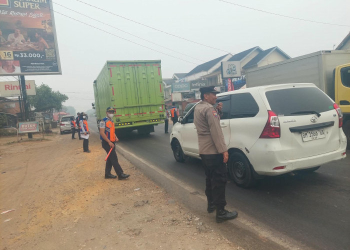 Bhabinkamtibmas Polsek Sungai Lilin Dampingi Siswa PTDI-STTD Survei Jalan Lintas Sri Gunung