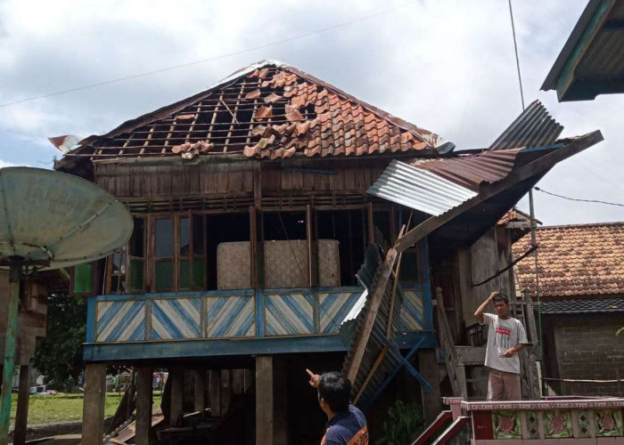Hujan dan Angin Kencang Landa Wilayah Muba, Belasan Rumah di Kecamatan Lais Rusak, di Sanga Desa Tanah Longsor