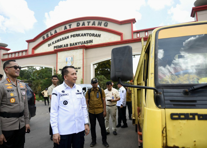 Pj Gubernur Agus Fatoni Stop Angkutan Truk Penyebab Kemacetan yang Melintas di Jalan Palembang - Betung