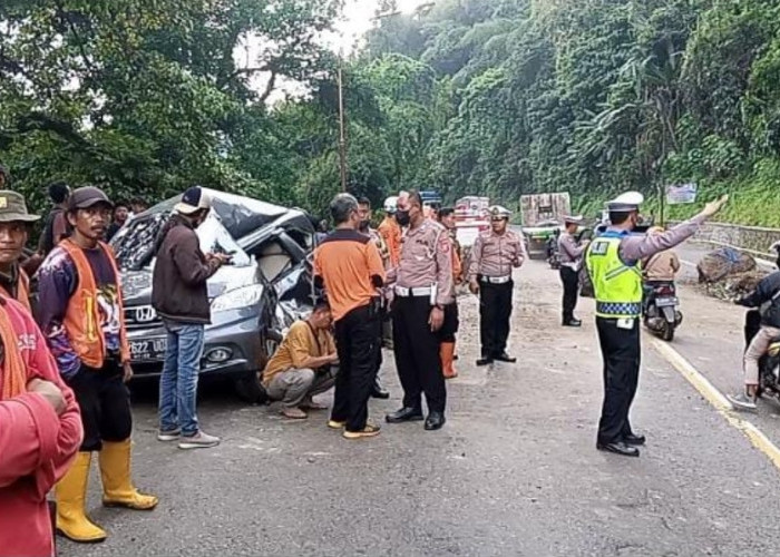 Sembilan Orang Jadi Korban Longsor Cadas Pangeran