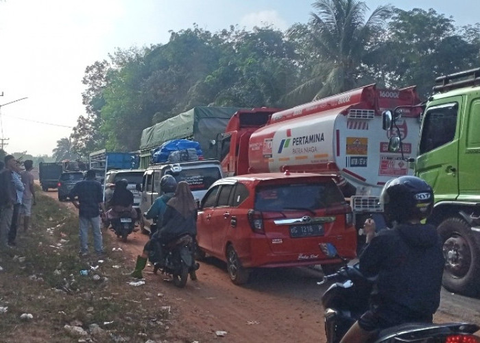 Macet Parah di Jalintim Palembang–Betung, Perjalanan Sungai Lilin–Palembang Tembus 7 Jam