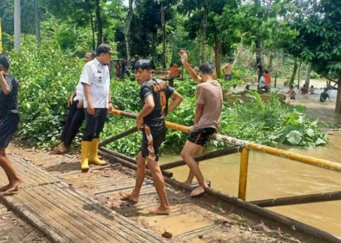 Musim Hujan, Sebagian Desa Jembatan Gantung Jirak Jaya Terendam Banjir 