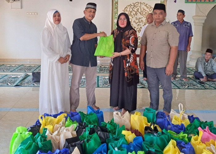 PT Bukit Apit Bumi Persada Bantu 100 Paket Sembako Bagi Warga Pertamin Sungai Lilin