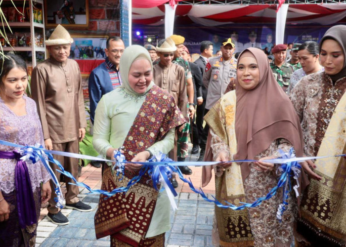 Dukung UMKM Lokal, Sekda Sumsel Resmikan Bazar dan Pasar Murah di OKU Timur