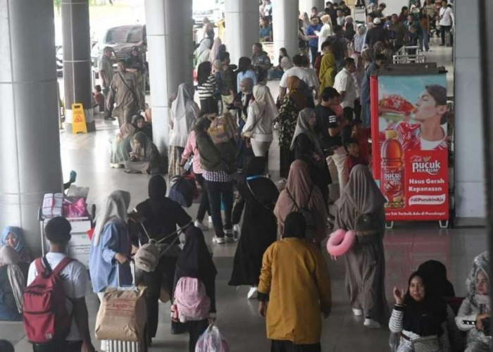 Puncak Arus Balik Nataru Padati Bandara SMB II Palembang