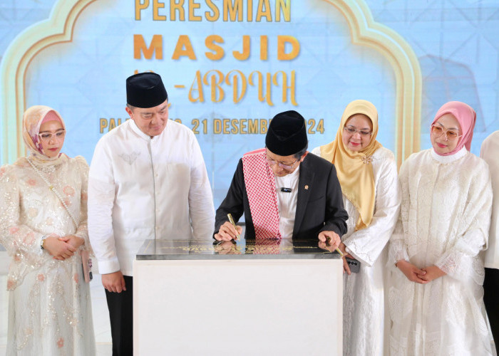 Pj Gubernur Elen Setiadi Dampingn Menag RI Resmikan Masjid Al-Abduh Sematang Borang