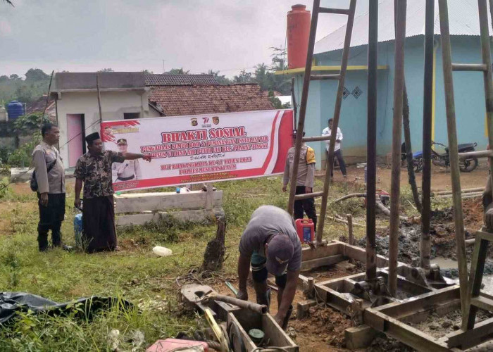 Dalam Rangka Hari Bhayangkara Ke-77, Polres Muba Bantu Bikin Sumur Bor di Air putih Ulu Plakat Tinggi 