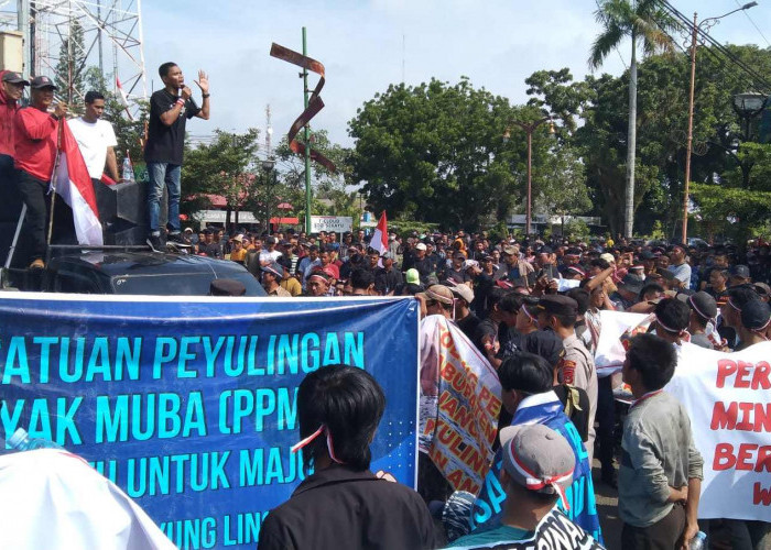 Ribuan Pekerja Penyulingan Minyak Gelar Aksi Demo, Akses Jalan Protokol Kota Sekayu Ditutup
