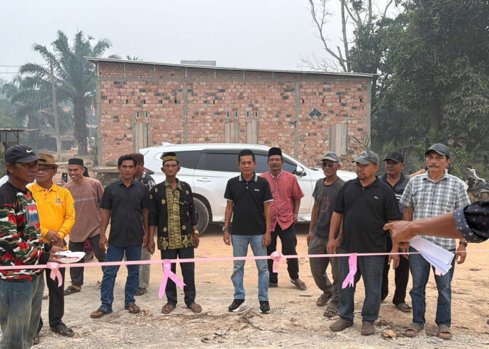 Kompak! Warga Sungai Lilin Bangun Jembatan Menuju TPU TSM dengan Swadaya