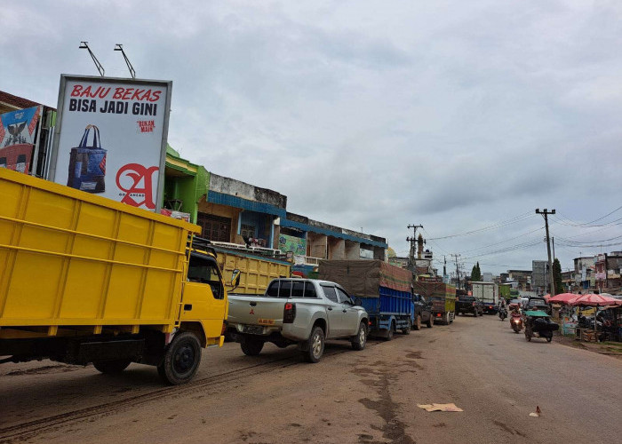 Arus Lalu lintas di Pasar Sungai Lilin Pagi Ini Padat Merayap