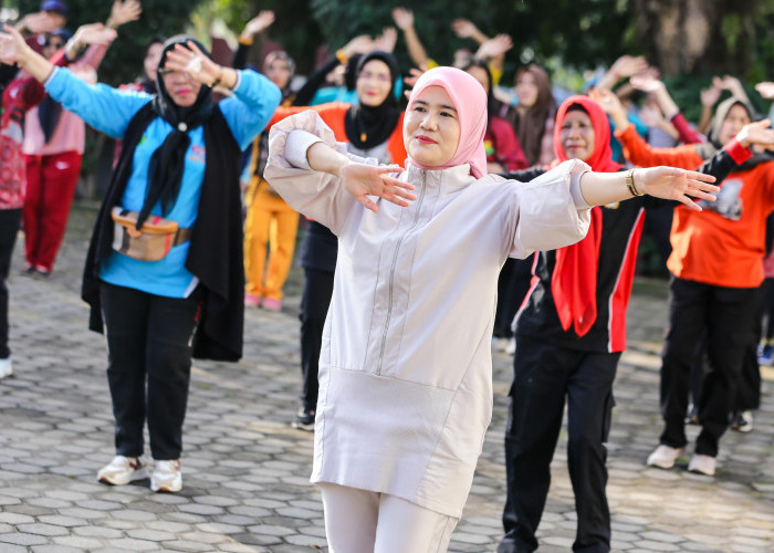 Bersama Pj Ketua TP PKK Triana Sandi Fahlepi, Puluhan Lansia Antusias Ikuti Senam Sehat Bugar