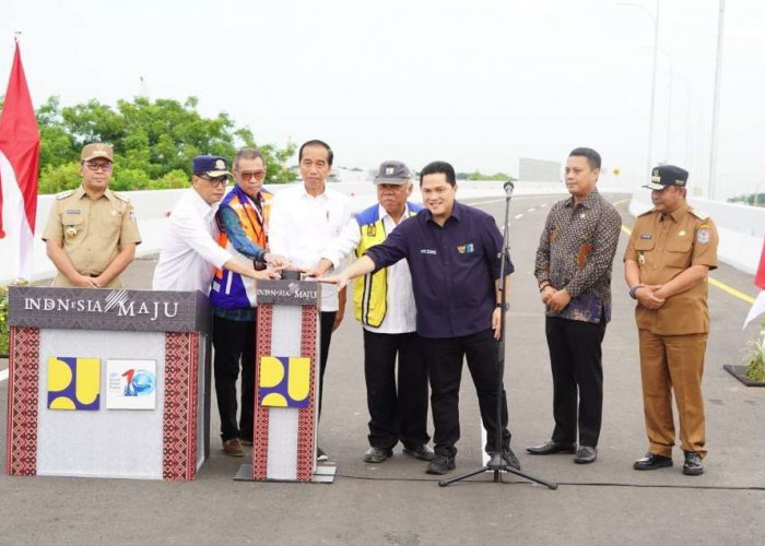 Presiden Jokowi Resmikan Jalan Tol Makkasar New Port, Tingkatkan Konektivitas Pelabuhan