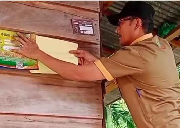 Pemkab Muba Monitoring Pemasangan Stiker Program Bantu UMAK di Kecamatan Lais