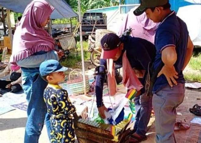 Pedagang Dari Cirebon Masuk, Mainan Gamelan Mini Viral di Ngulak Sanga Desa