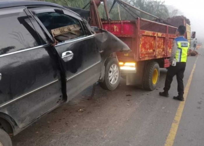 Hendak Ganti Ban, Sopir Truk Ini Meninggal Dihantam Innova, Kejadian di Jalintim Tungkal Jaya