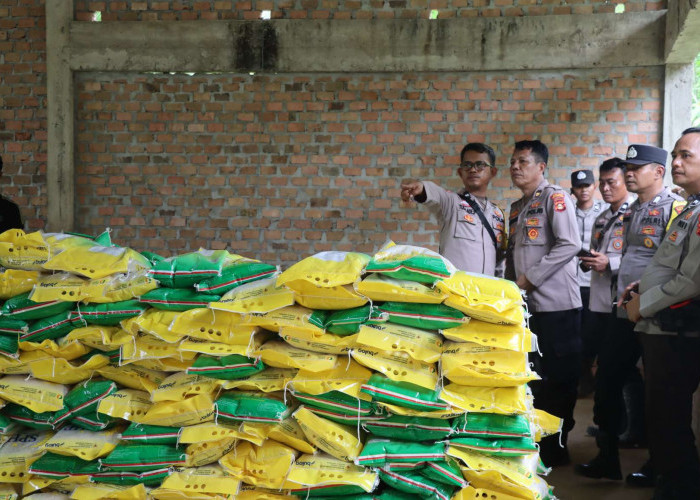 Polres Muba Gelar Gerakan Pangan Murah di Desa Ulak Embacang, 1.200 Karung Beras Ludes Terjual
