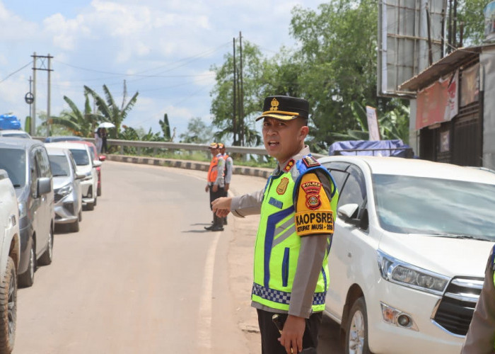 Kapolres Muba Turun Langsung Pantau Arus Mudik di Sungai Lilin, Lalu Lintas Padat Merayap