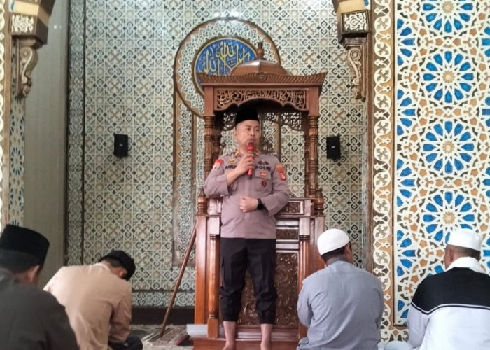Kapolsek Sungai Lilin Ajak Jamaah Masjid Agung Darussalam dan Al Amin Jaga Kamtibmas