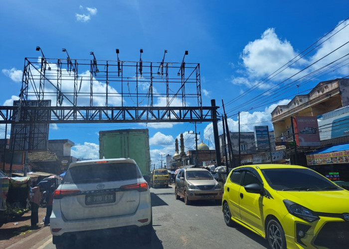 Jelang Pergantian Tahun Aktifitas Pasar Sungai Lilin Ramai, Arus Lalu lintas Jalintim Padat