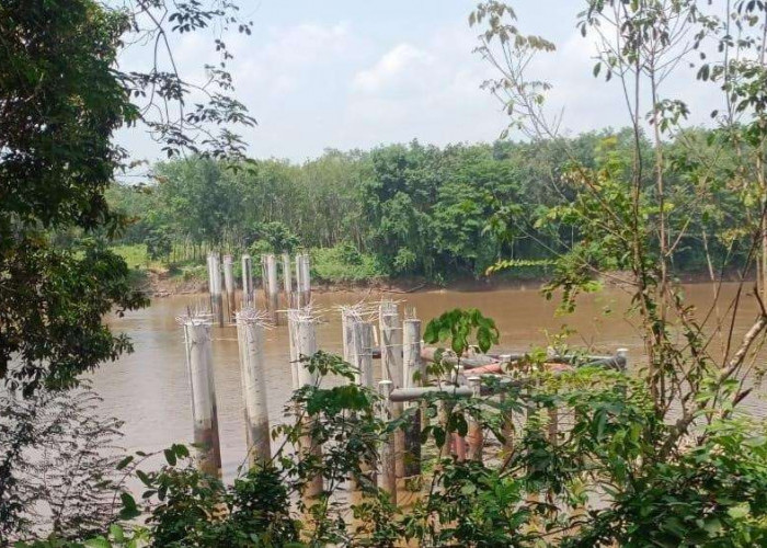 Lanjutan Proyek Pembangunan Jembatan Teluk Kijing II Belum Jelas, Pemilik Lahan Minta Tiang di Cabut