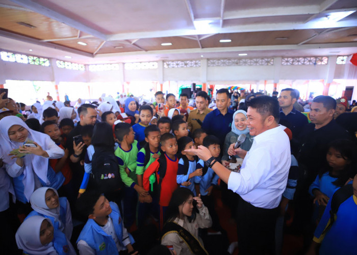 HAN 2025 di Sumsel: Herman Deru Bernyanyi, Bermain, dan Berbagi Keceriaan Bersama Anak-Anak