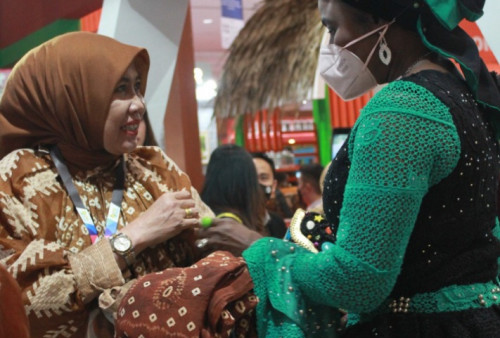 Gambo Muba Sabet Best Design Fashion di Ajang APKASI Expo 2022