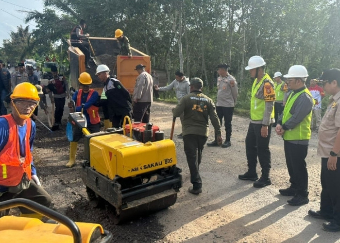 Gerakan Indonesia ASRI di Muba: Pemkab dan Polres Kompak Tambal Jalan hingga Bersihkan Lingkungan