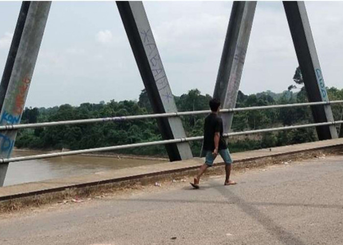 Sangat Disayangkan, Jembatan di Sanga Desa Ini Jadi Sasaran Vandalisme, Ini Tanggapan Warga