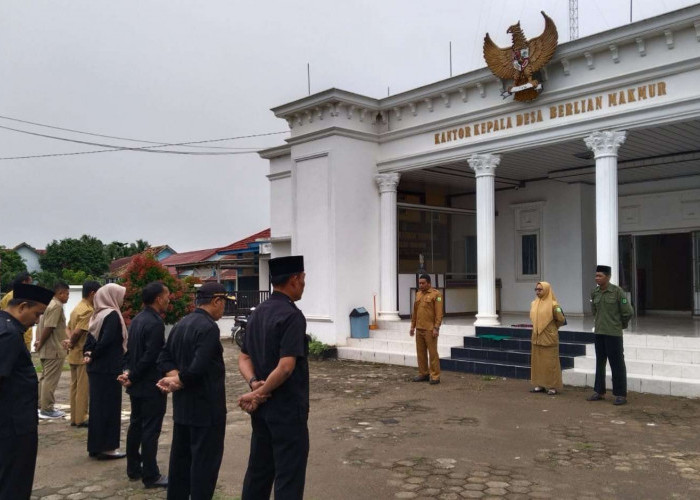 Pemdes Berlian Makmur Gelar Apel Senin Pertama Tahun 2025, Sekaligus Bersih-Bersih Kantor