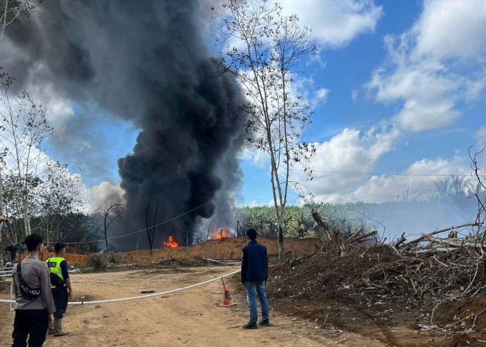 Sumur Minyak Ilegal di Tanjung Dalam Kembali Terbakar, Satu Pemilik Sumur Diamankan