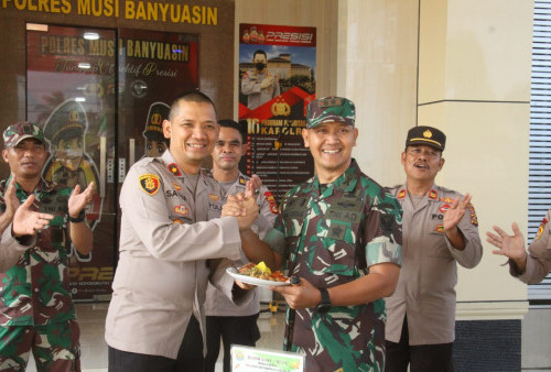 Anggota Jaga Polres Kaget Kedatangan Rombongan TNI, Ternyata Ini yang Dilakukan 