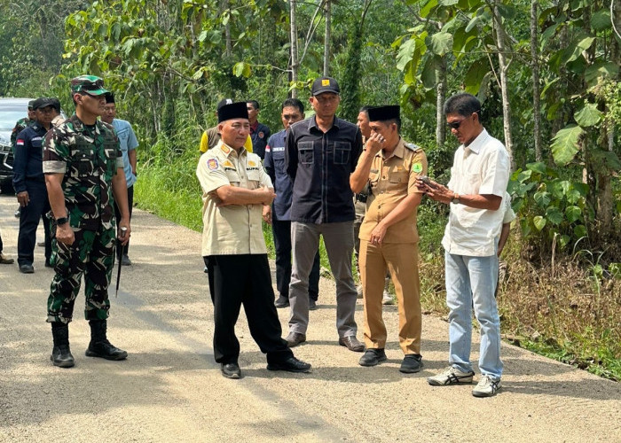 Pj Bupati Apriyadi Tinjau Jalan Desa Tanjung Raya, Hubungkan Dua Kecamatan, Warga Makin Nyaman Melintas