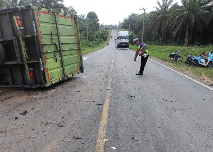 Warga Jambi Meninggal Kecelakaan di Musi Banyuasin, Mobil Minibus Bertabrakan Dengan Truk Box