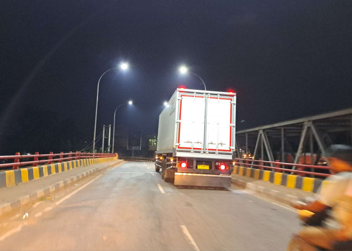 Setelah Beberapa Tahun Padam, Akhirnya Lampu Penerangan di Jembatan Sungai Lilin Kembali Berfungsi