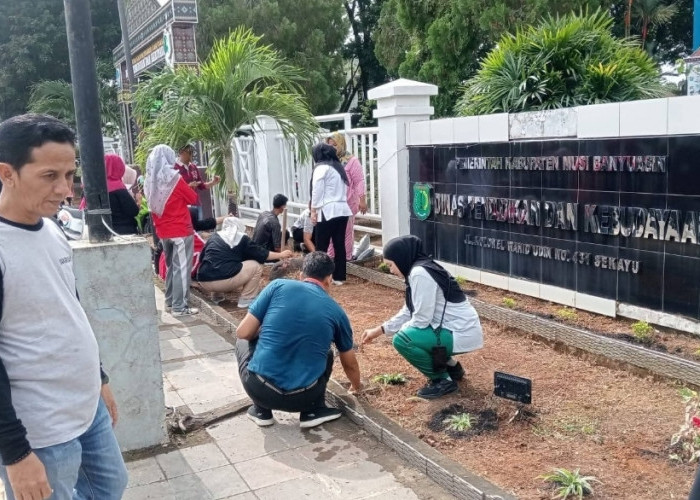 Bangun Budaya Kerja Sehat dan Solid, Disdikbud Muba Galakkan Senam dan Gotong Royong Pegawai