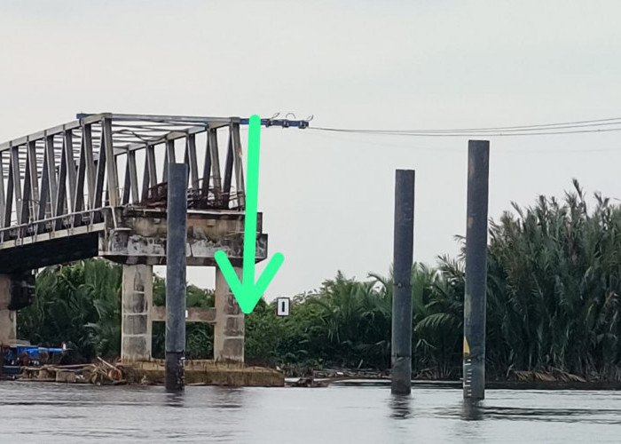 Tongkang Tabrak Tiang Pancang Jembatan Lalan, Warga Desak Pembangunan Segera Dilanjutkan