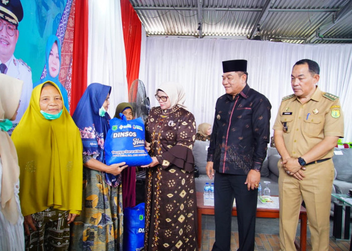 Serap Aspirasi hingga Bagikan Sembako, Bupati Toha Sambangi Warga Bayung Lencir