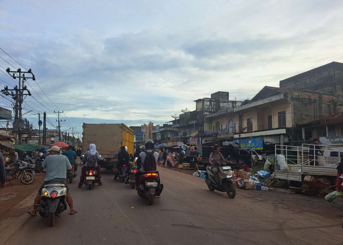Pasar Sungai Lilin Jadi Titik Rawan Macet Jalintim Muba Jelang Libur Natal dan Tahun Baru