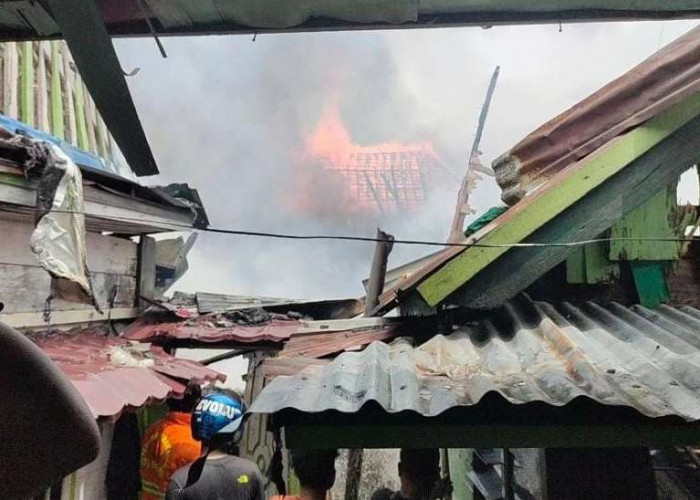 Kebakaran di 5 Ulu Palembang, 6 Rumah Hangus Terbakar