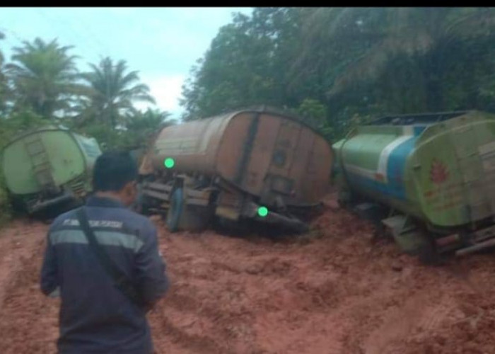 Kades Muara Lakitan Curhat Jalan Rusak, Benahi Gubernur Benahi Jalan Provinsi Yang Rusak Parah