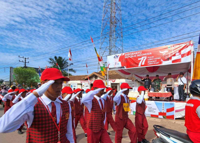 Meriahnya Kegiatan Gerak Jalan Sungai Lilin