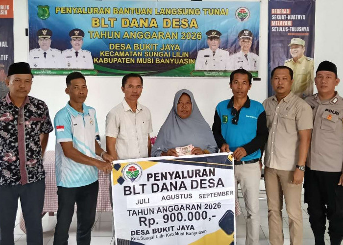 BLT Dana Desa Triwulan III Desa Bukit Jaya Disalurkan, Tujuh KPM Terima Bantuan
