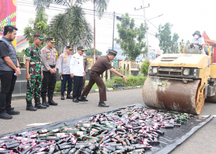 Polres Muba Musnahkan Ribuan Botol Miras, Hasil Operasi Pekat Musi 2025