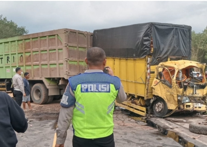 Kecelakaan Truk Adu Banteng di Jalintim Banyuasin, Warga Lalan Muba Luka-Luka