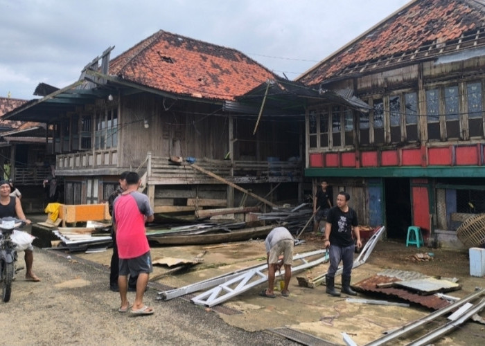 Angin Kencang Terjang Sanga Desa Saat Warga Bersiap Berbuka, Lebih dari 90 Rumah di Dua Desa Rusak